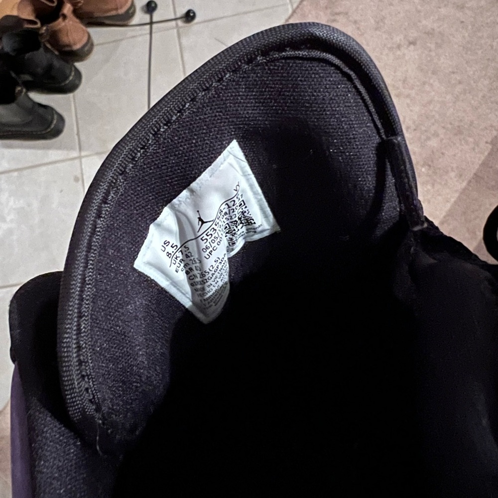 NIKE Air Jordan 1 (Court Purple) - Picture 3 of 3
